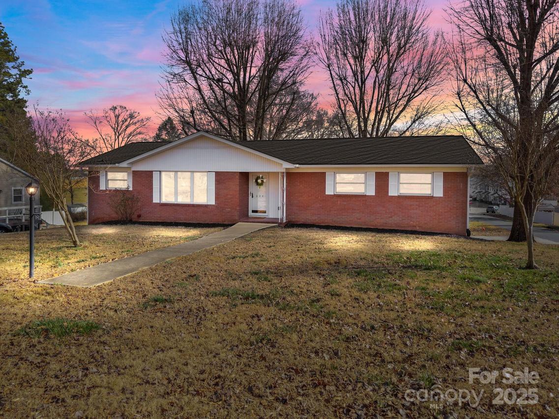 304 E 2nd St., Oakboro, NC 28129