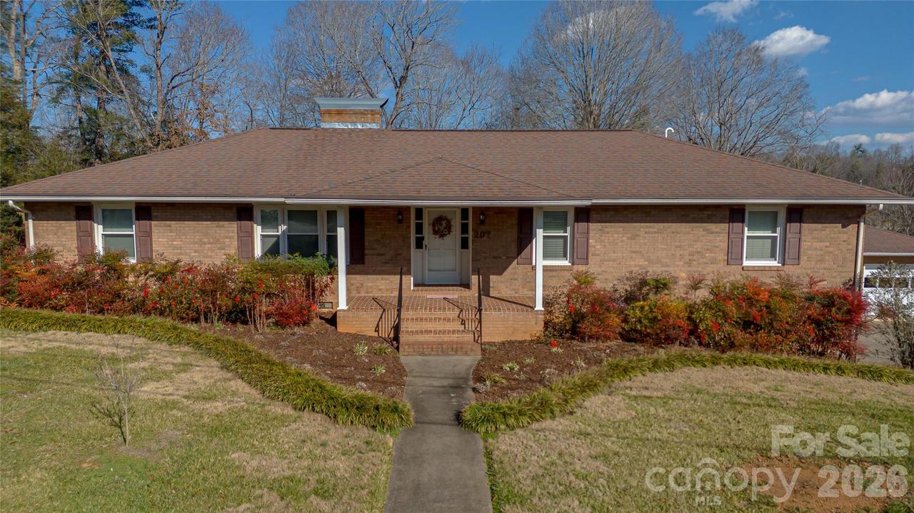 207 Woodlawn Dr., Morganton, NC 28655
