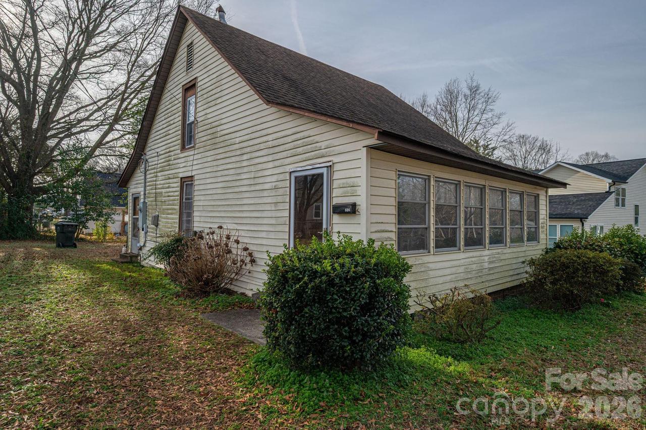 606 Frank St., Cherryville, NC 28021