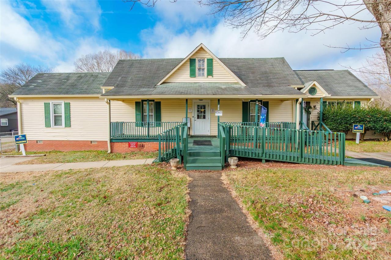 547 N Oakland Ave., Statesville, NC 28677