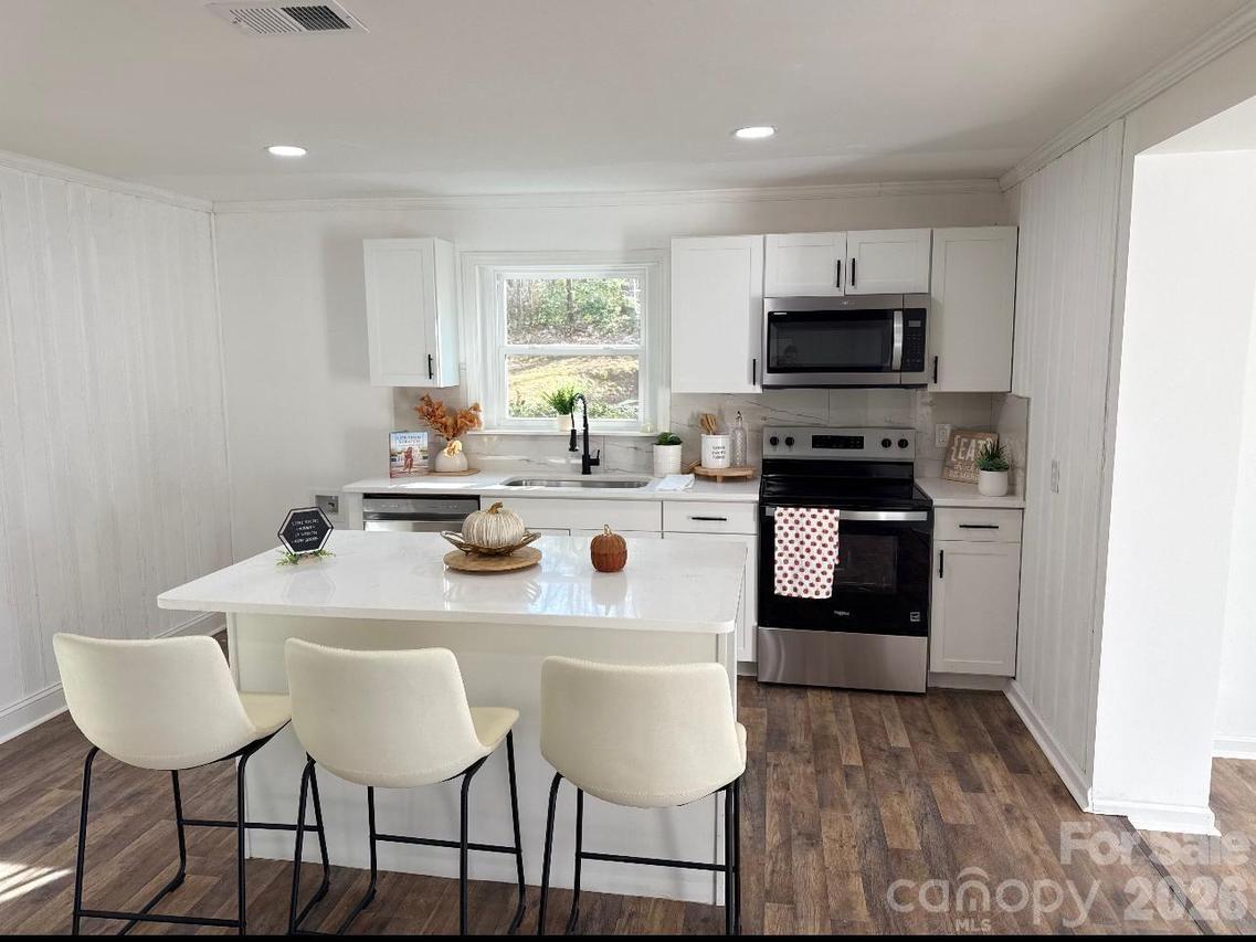 123 Riverside Dr., Mount Holly, NC 28120