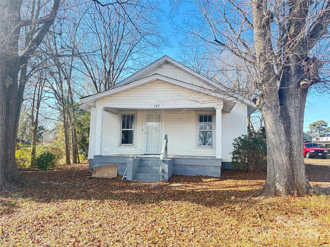 142 26th St., Hickory, NC 28602