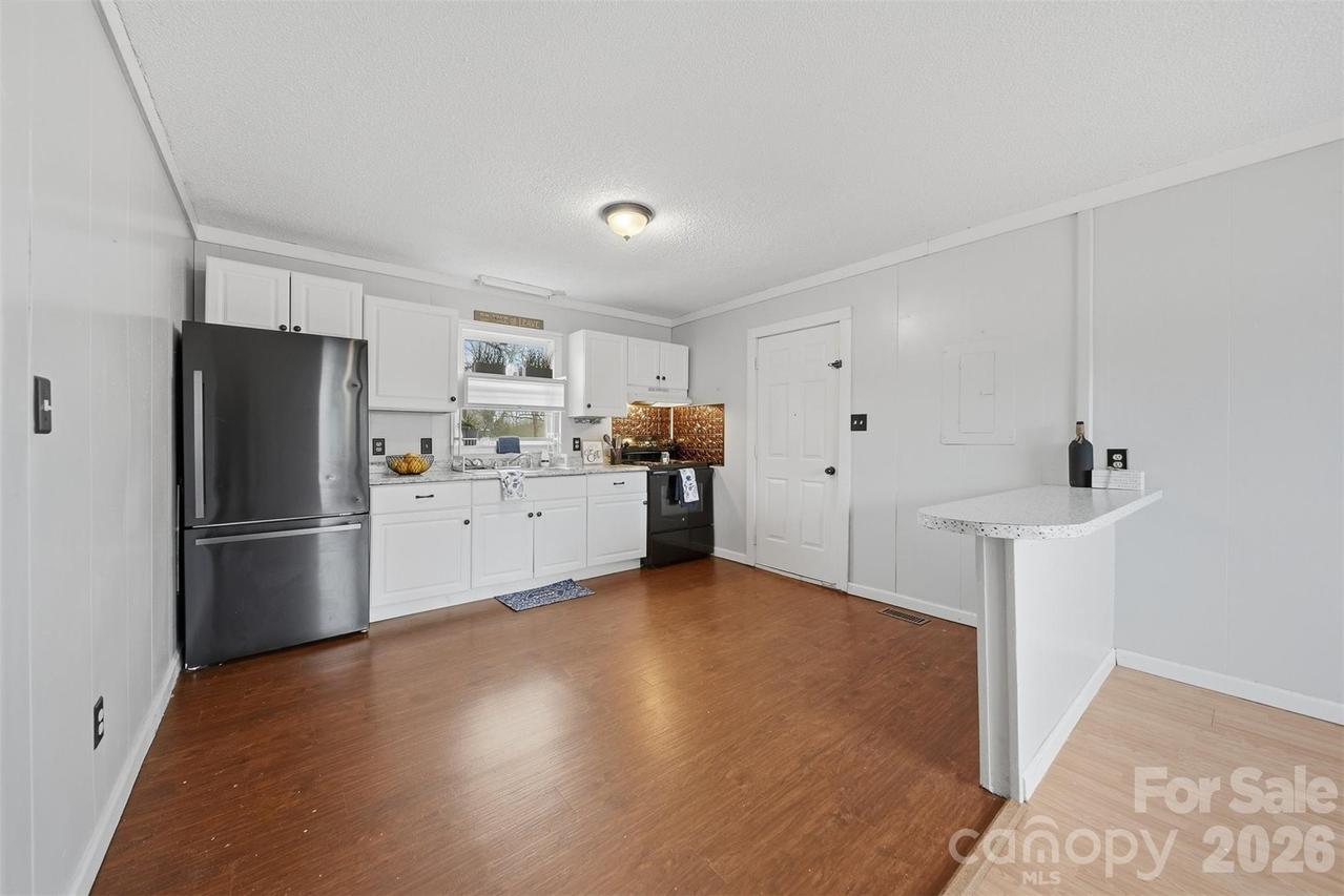 1107 N Davis Ave., Newton, NC 28658