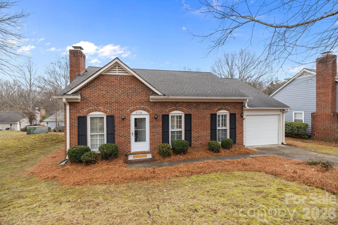2704 Hillmont Dr., Charlotte, NC 28226