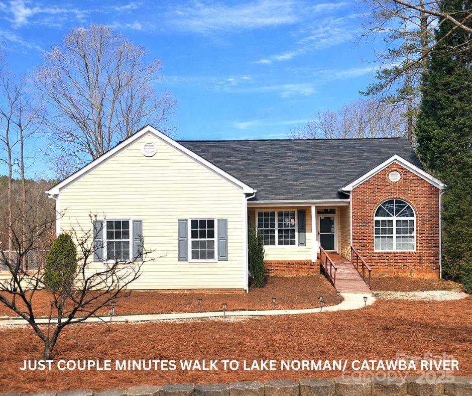 132 Grayrock Dr., Statesville, NC 28677