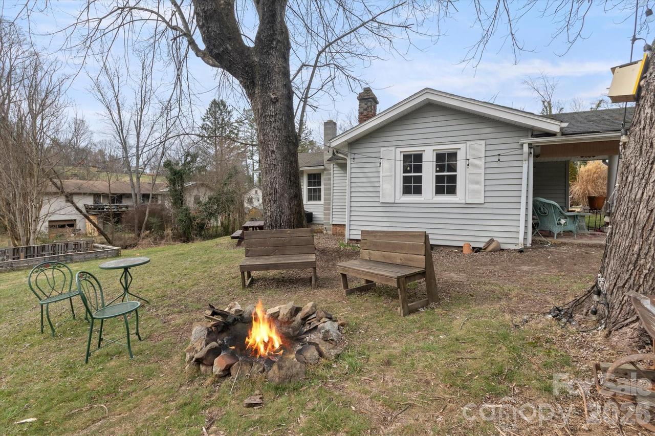 16 Sycamore St., Asheville, NC 28804
