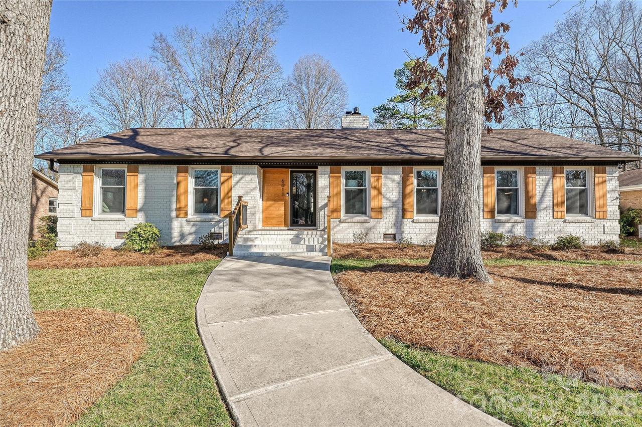 6011 Donegal Dr., Charlotte, NC 28212