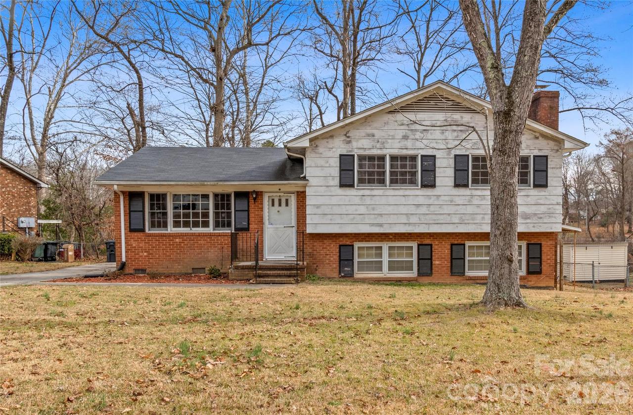 3005 Twin Lakes Dr., Greensboro, NC 27407