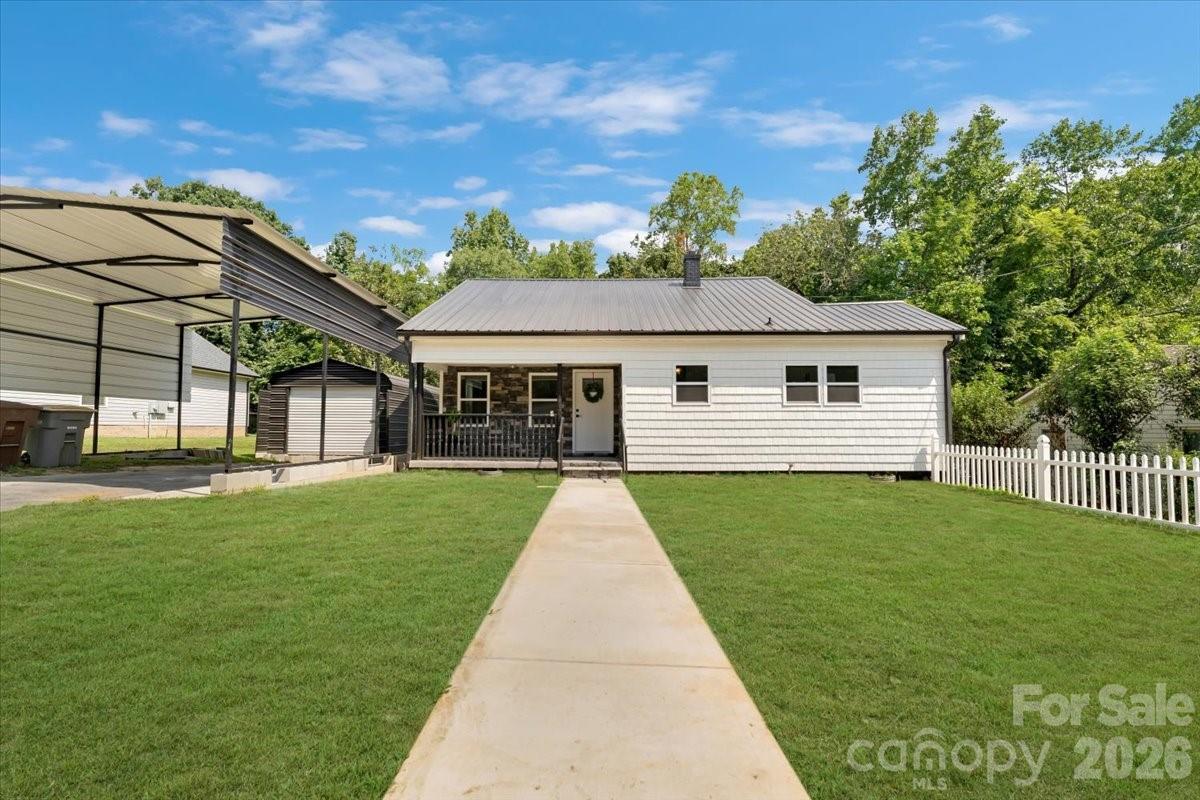 2105 Woodlawn St., Kannapolis, NC 28083