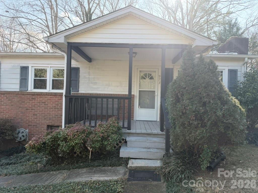 973 8th Ave., Hickory, NC 28601