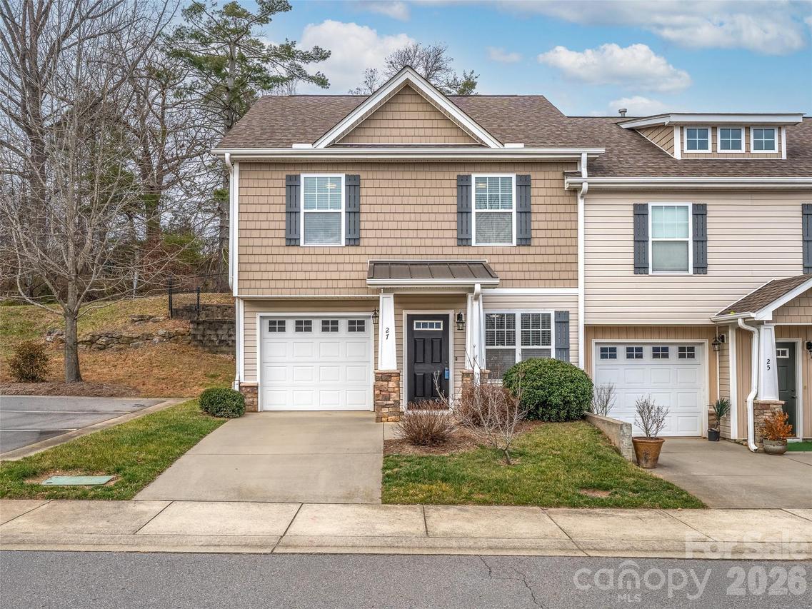 27 Barnett Shoals Dr., Weaverville, NC 28787