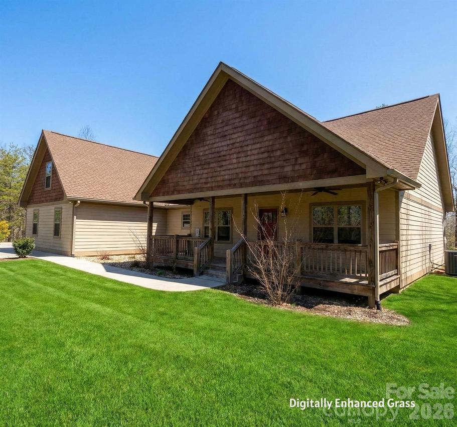 334 Summer Orchard Dr., Hendersonville, NC 28792