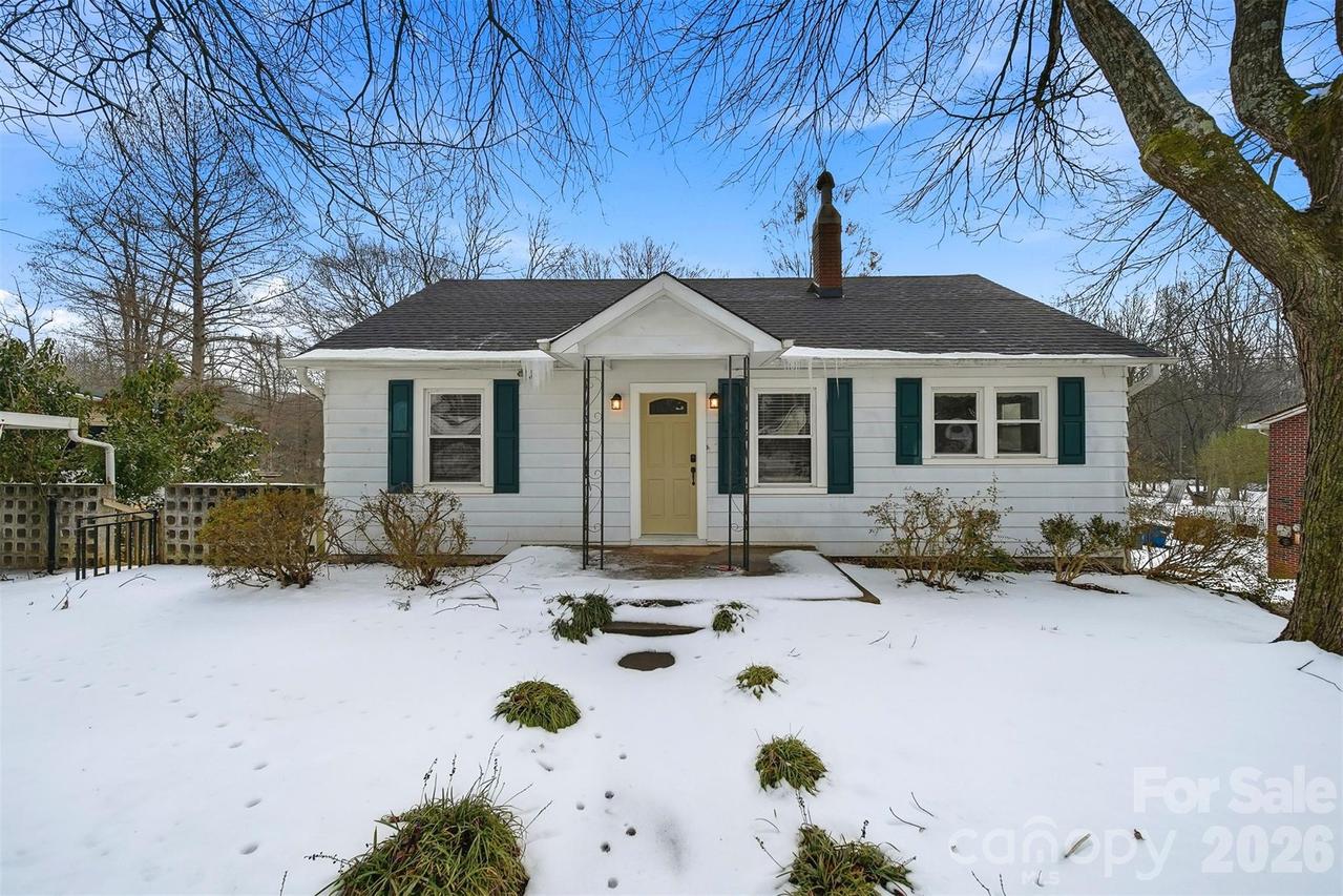 2036 4th St., Hickory, NC 28601