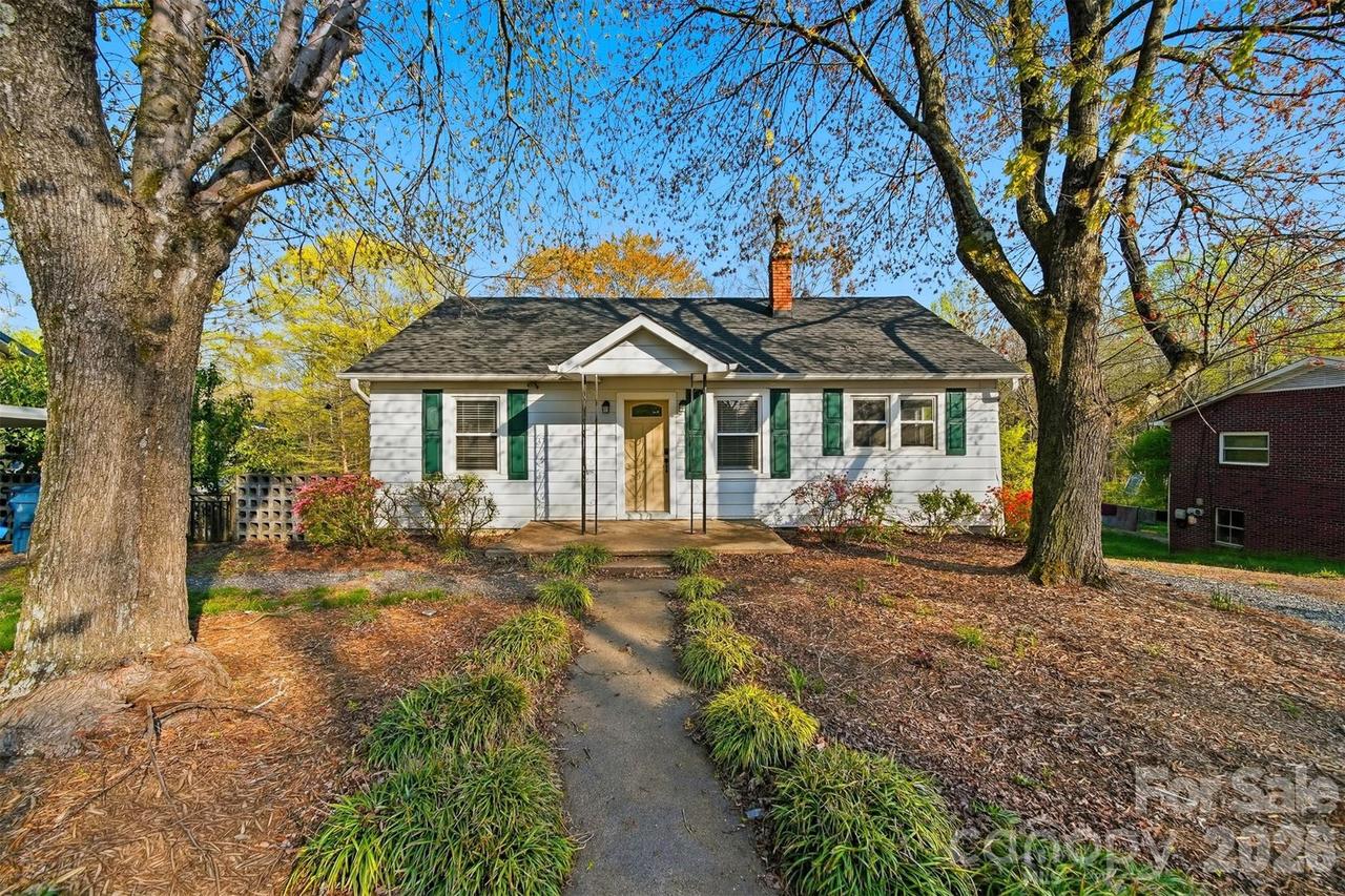 2036 4th St., Hickory, NC 28601