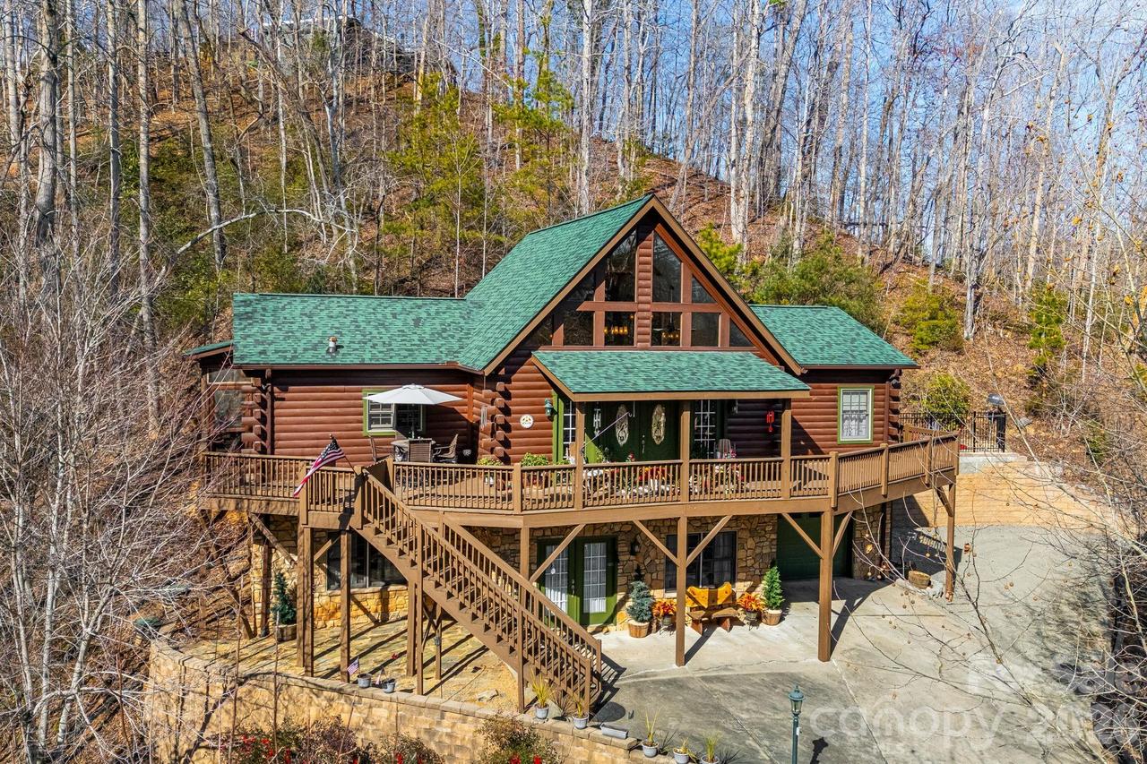 158 Raven Blvd., Lake Lure, NC 28746