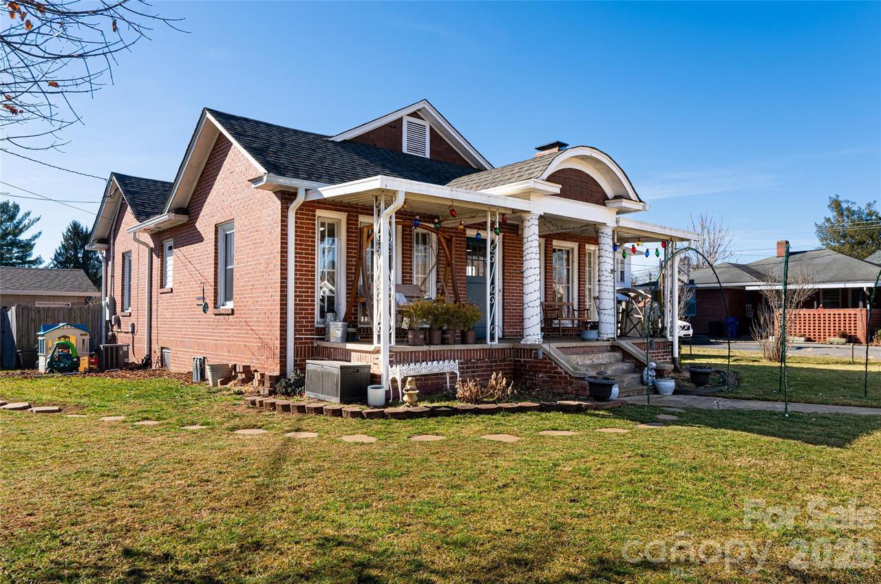 158 Poplar St., Canton, NC 28716