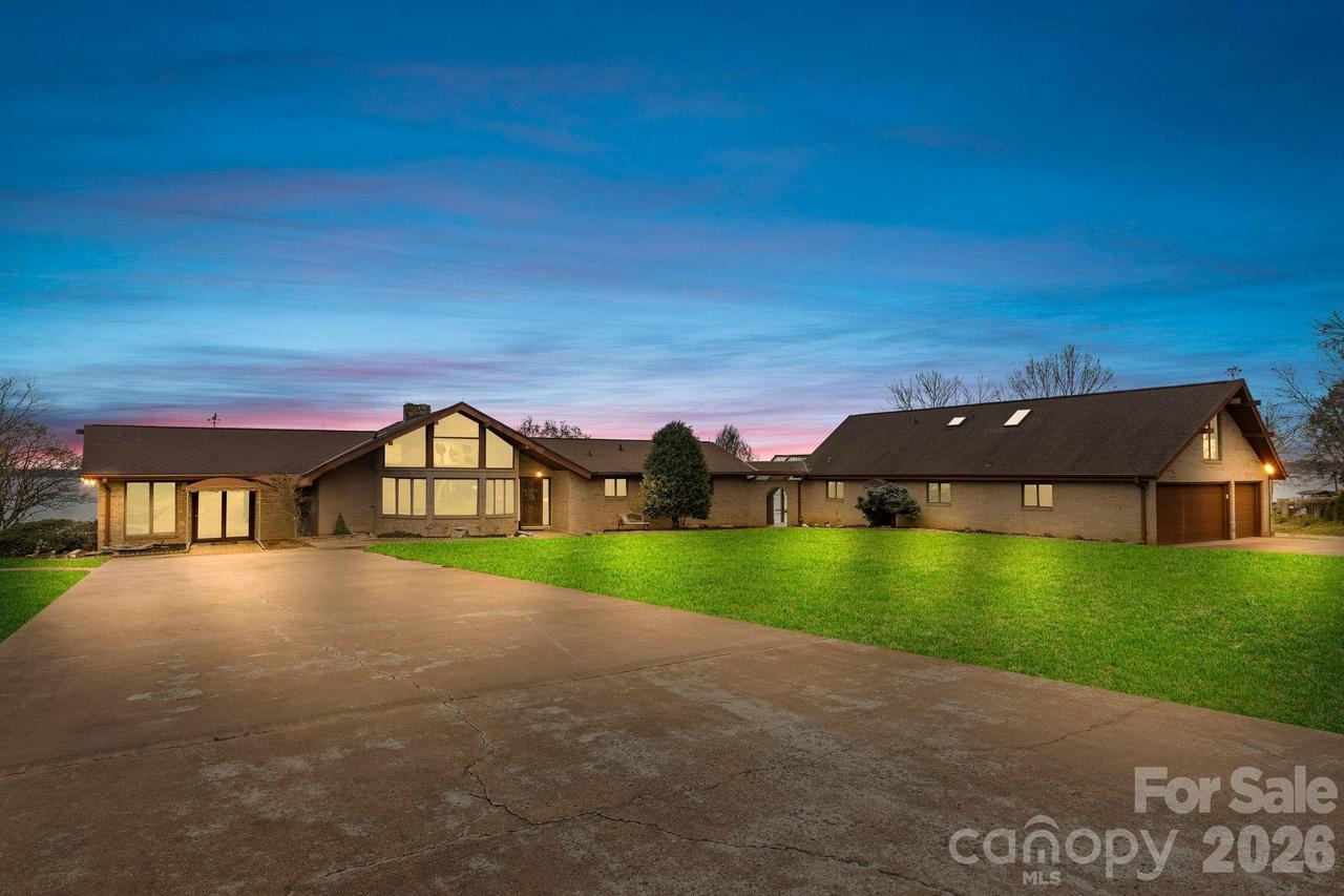 167 Points End Dr., Mooresville, NC 28117