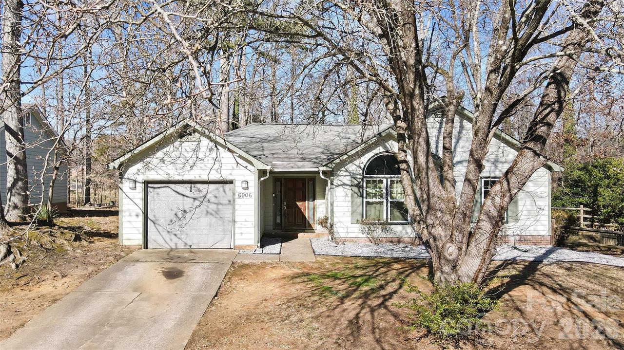 6906 Streamside Dr., Charlotte, NC 28212