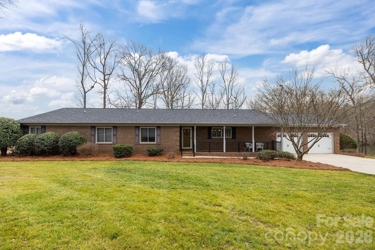 8420 Catawba Cove Dr., Belmont, NC 28012
