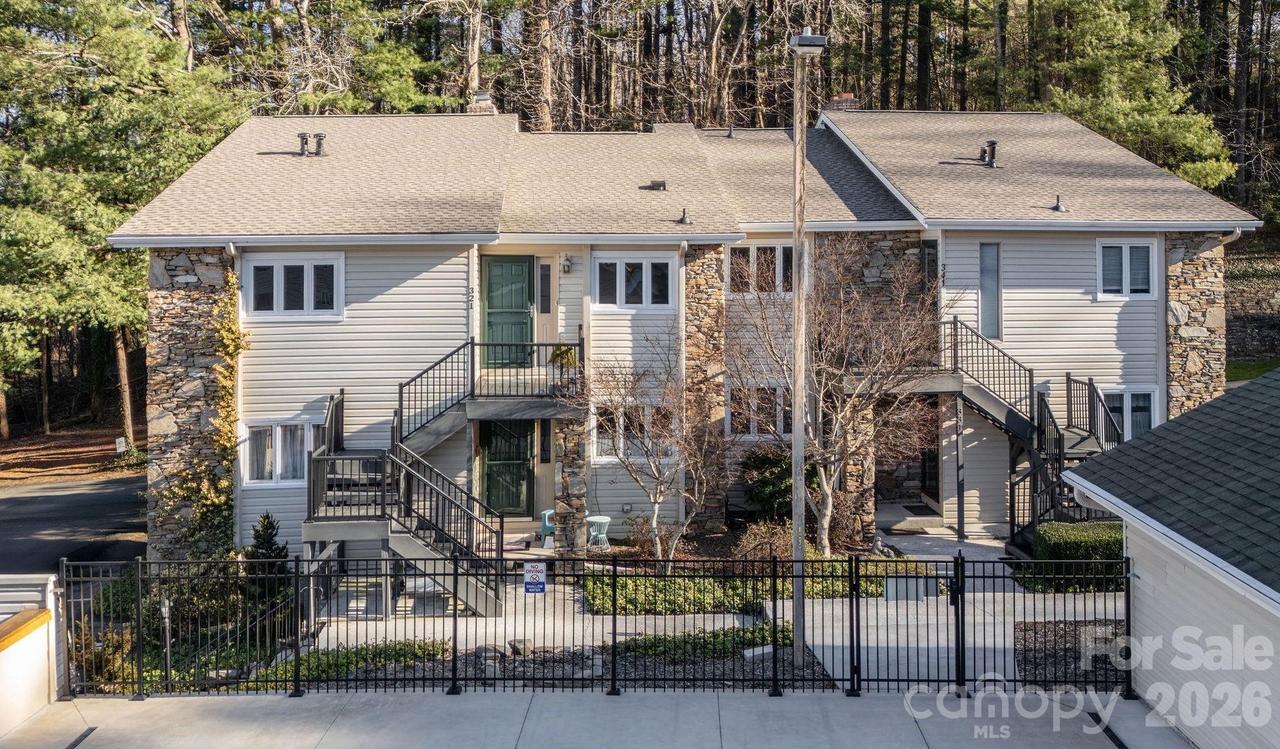 321 Britton Creek Dr., Hendersonville, NC 28791