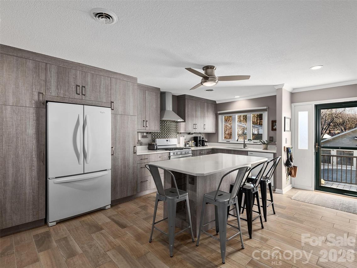 321 Britton Creek Dr., Hendersonville, NC 28791