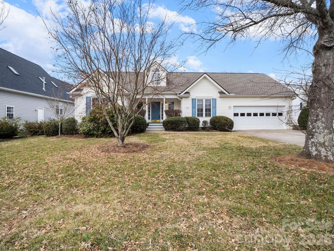 127 Kingfisher Ln., Mills River, NC 28759