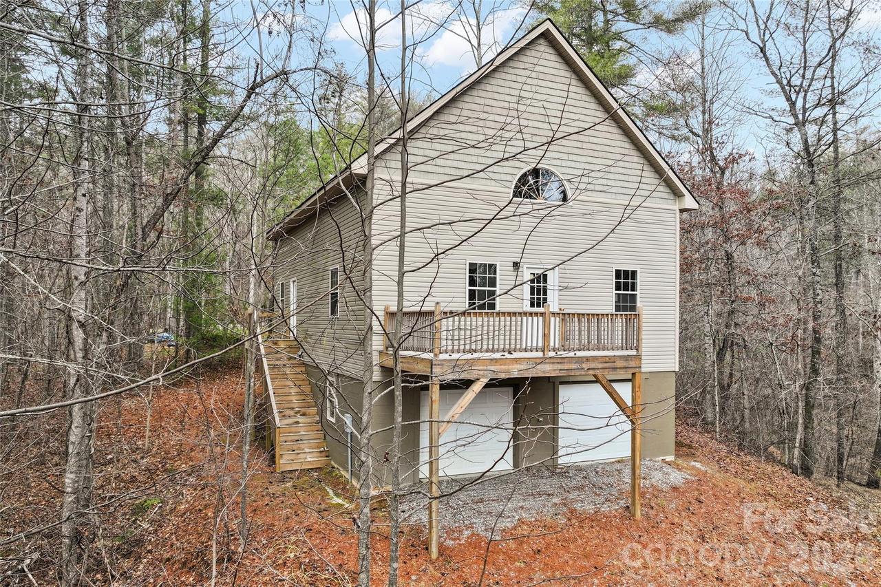 109 Tumblebug Trail Rd., Flat Rock, NC 28731