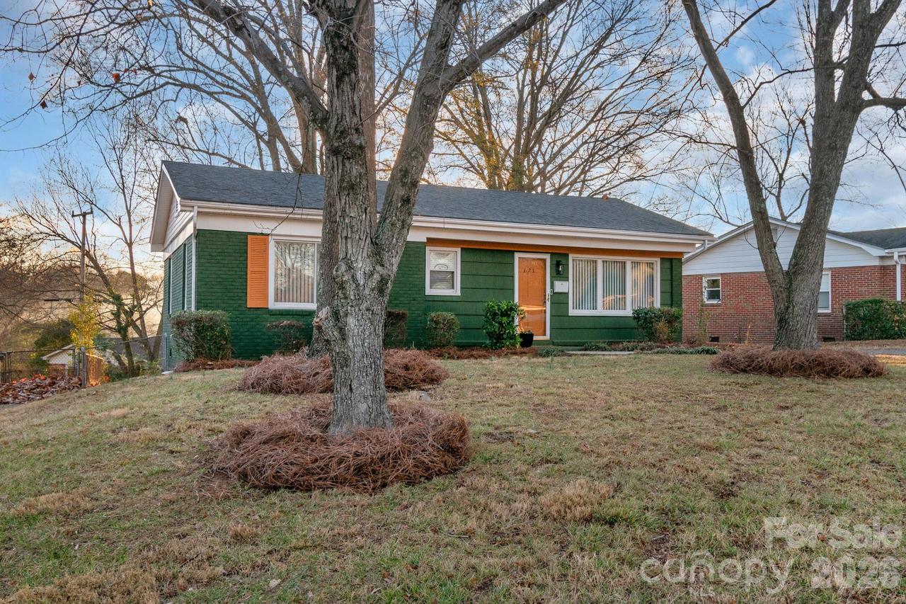 621 Reeves Ct., Charlotte, NC 28208