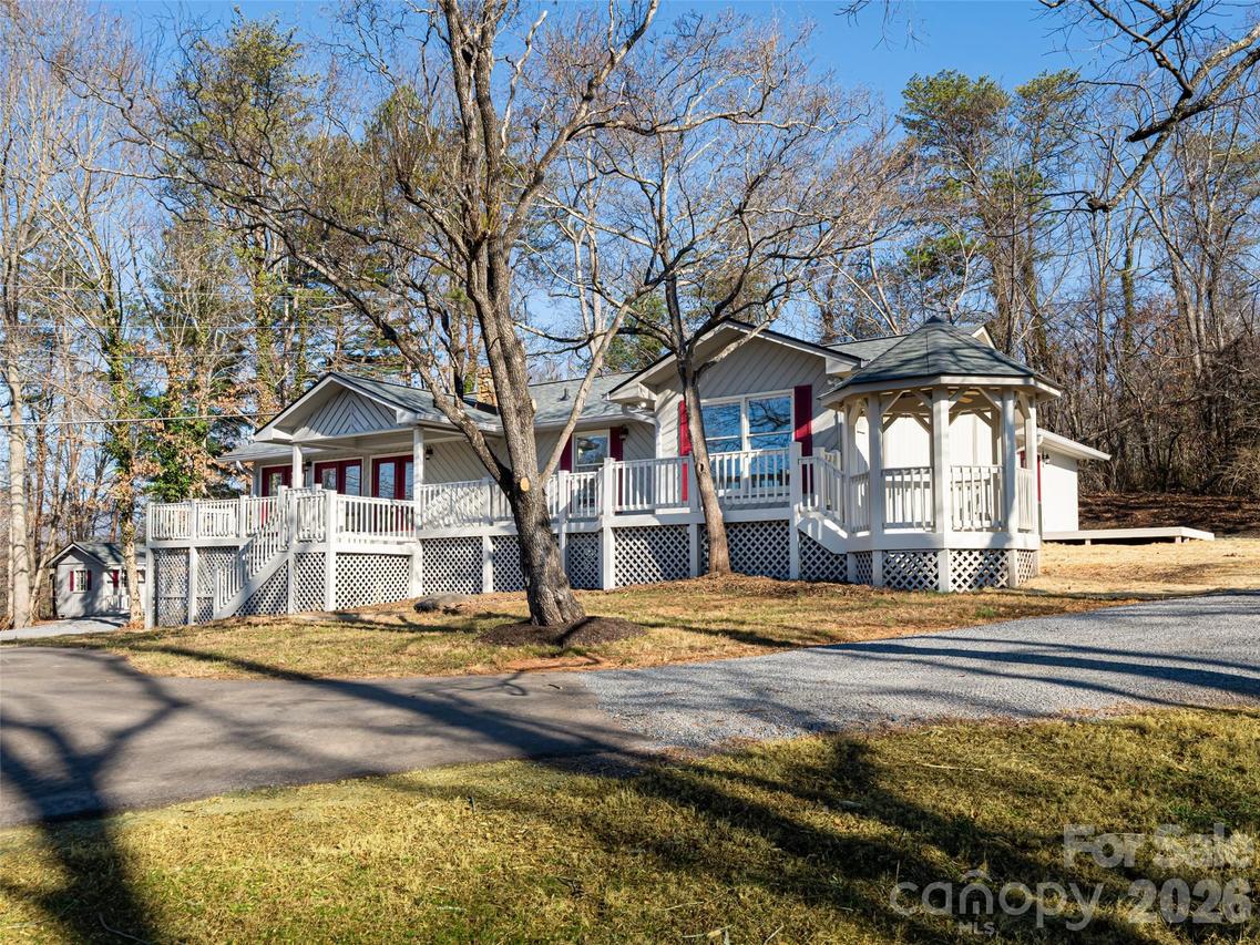 97 Upper Moffitt Rd., Asheville, NC 28805