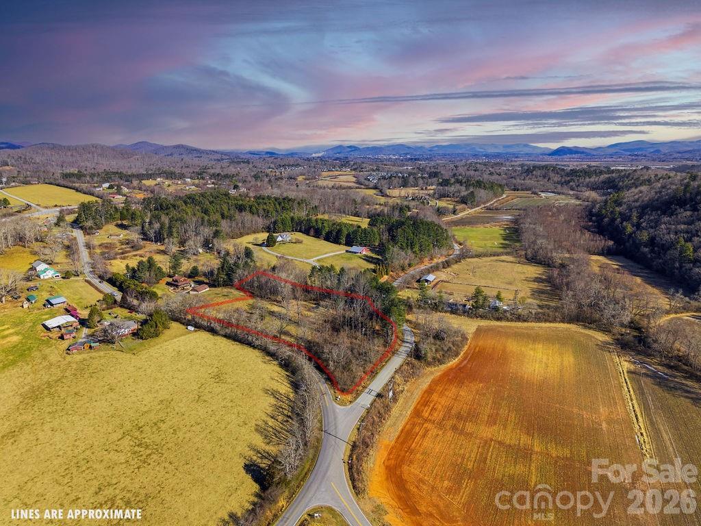 999 Ray Hill Rd., Mills River, NC 28759