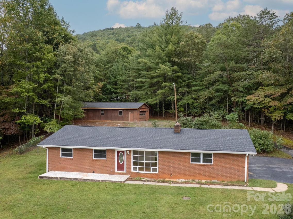 651 Case Cove Rd., Candler, NC 28715