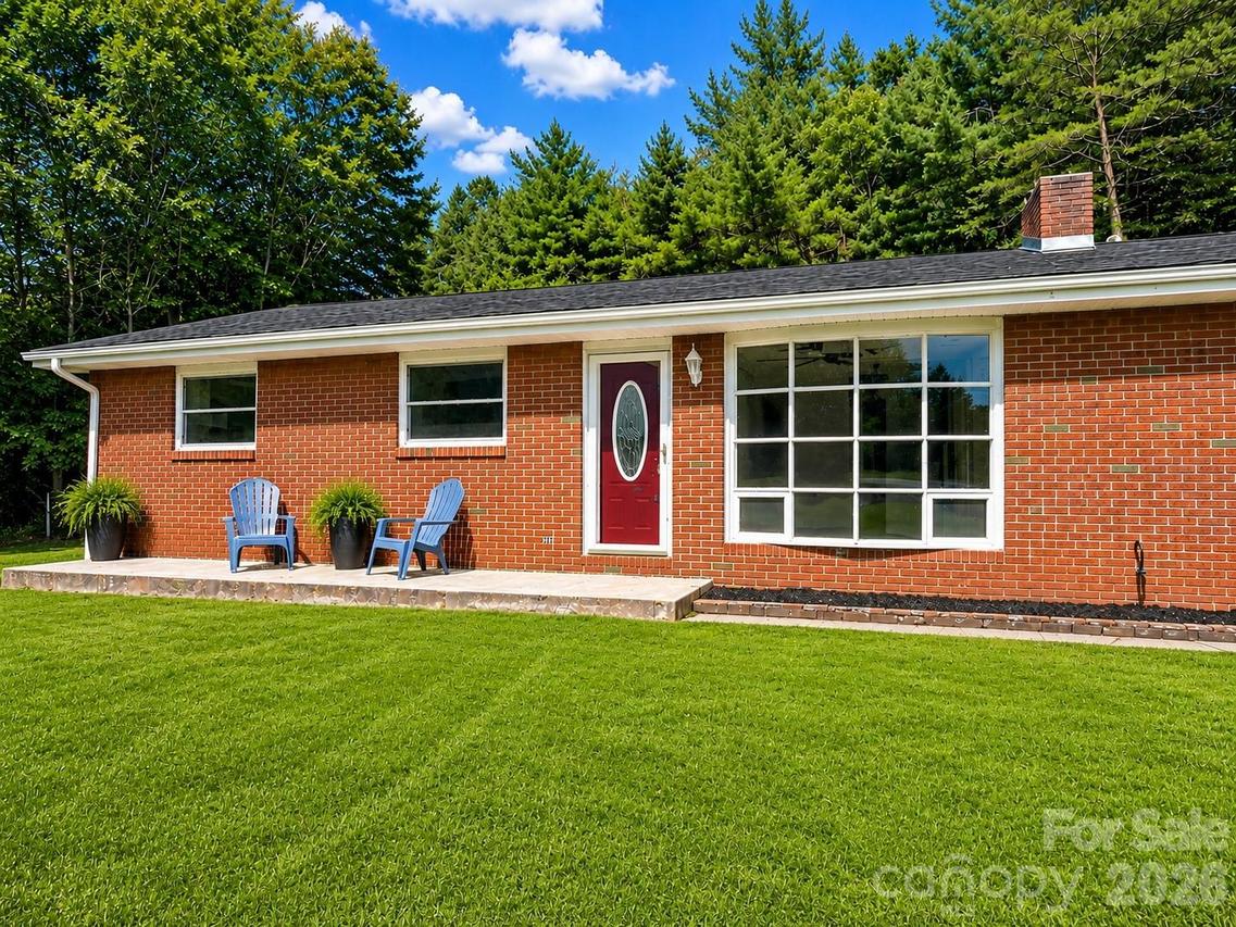 651 Case Cove Rd., Candler, NC 28715