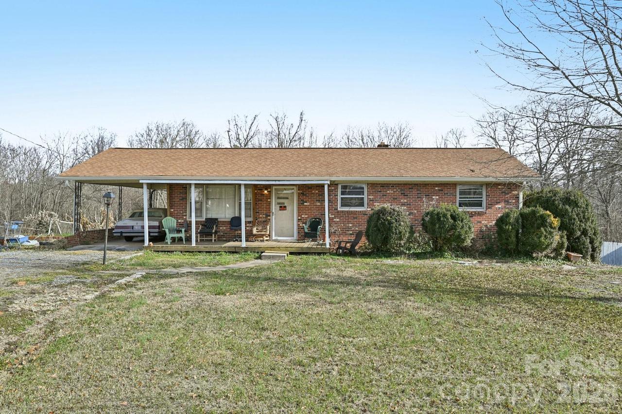 1231 2nd St., Hickory, NC 28602