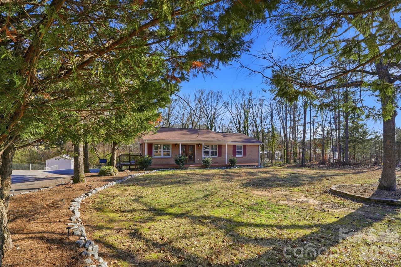 324 Pawley Dr., Charlotte, NC 28214