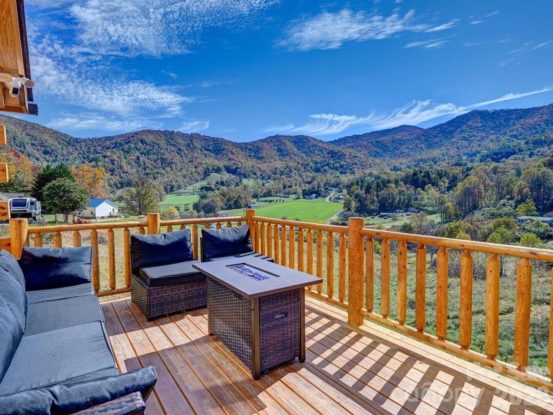 194 Fox Run Rd., Canton, NC 28716