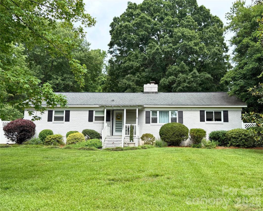 2333 Lakeview Cir., Matthews, NC 28105