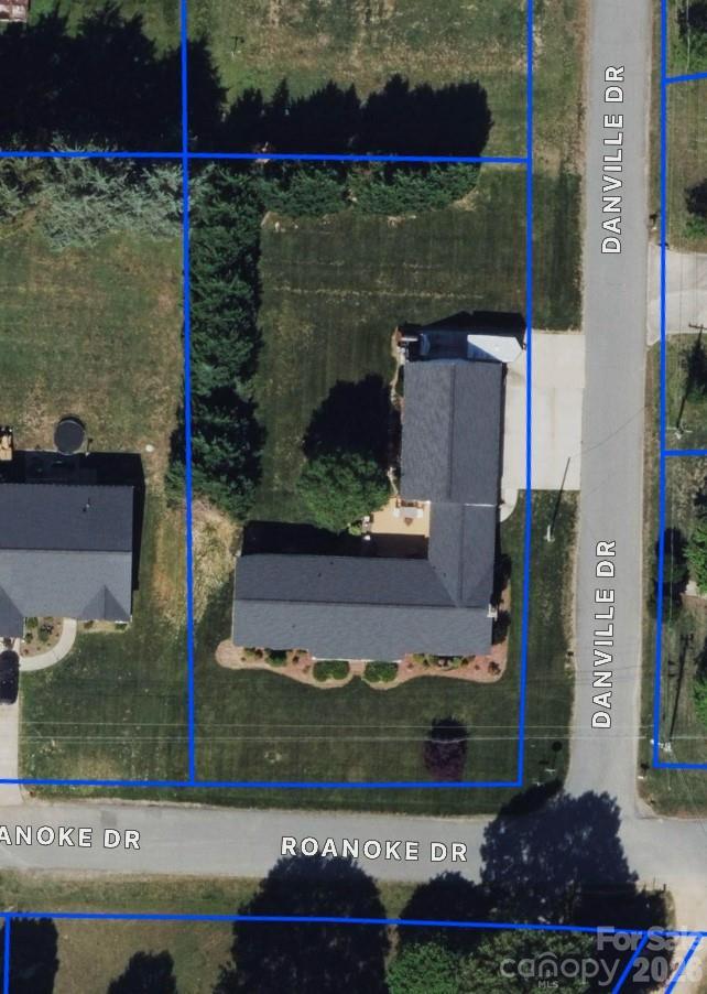 6443 Roanoke Dr., Kannapolis, NC 28081