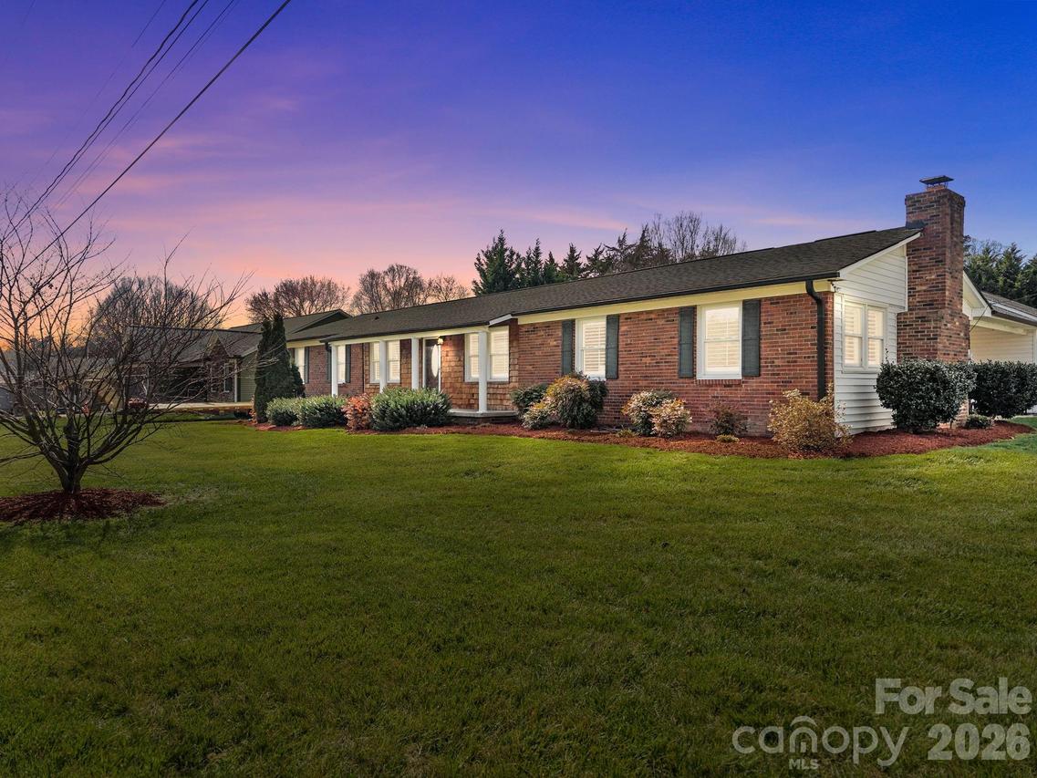 6443 Roanoke Dr., Kannapolis, NC 28081