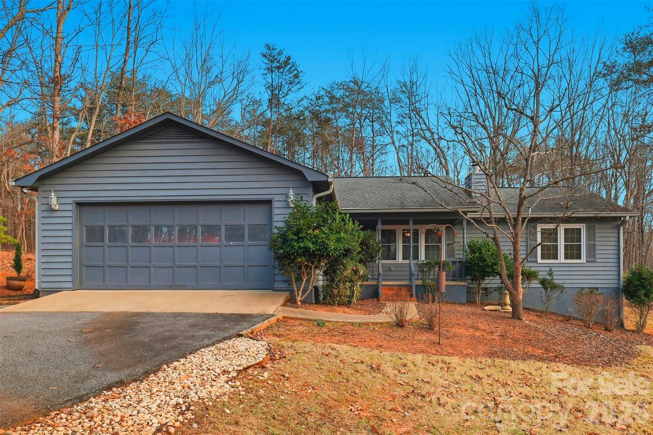 465 Mountain Laurel Dr., Columbus, NC 28722