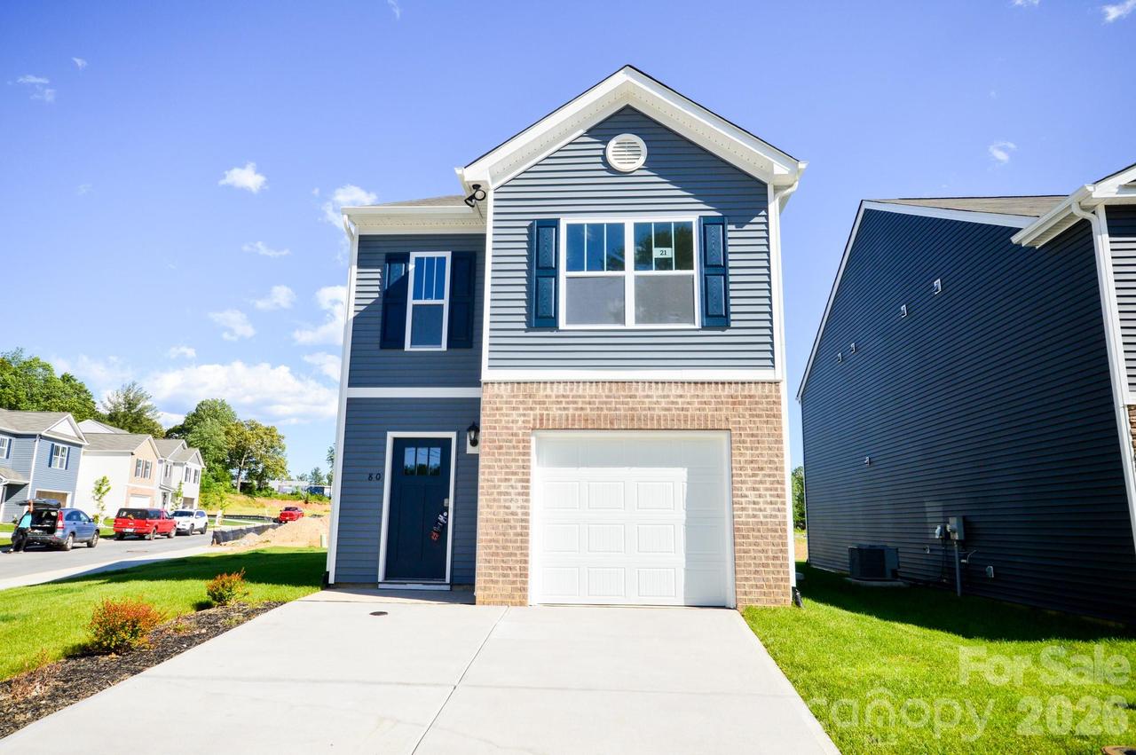 13 Caroline Valley Ln., Hendersonville, NC 28792