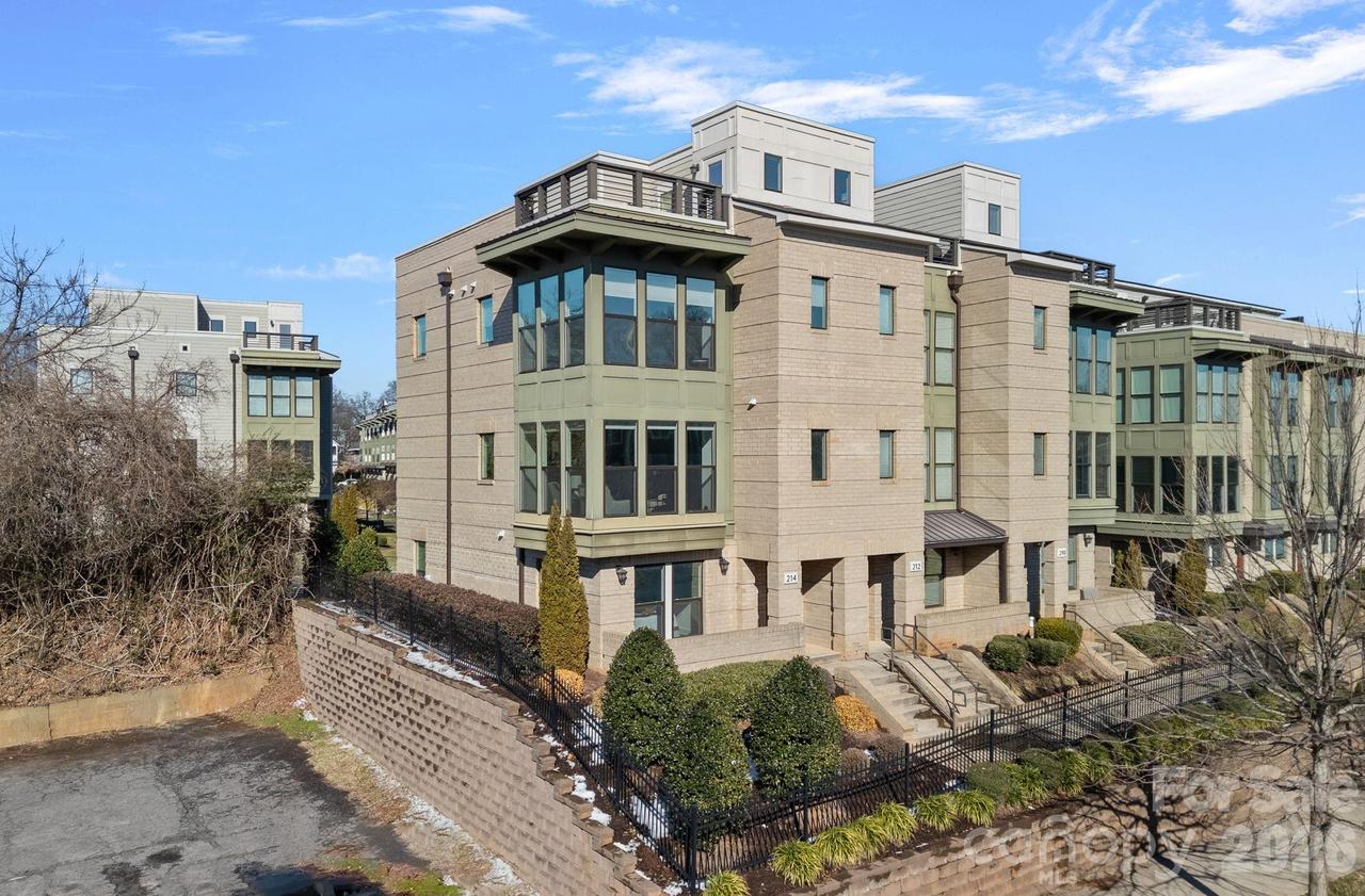 214 Wesley Heights Way, Charlotte, NC 28208
