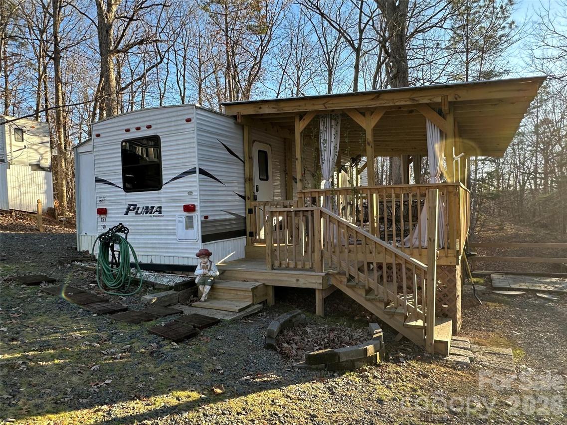 121 Sparrow Ln., New London, NC 28127