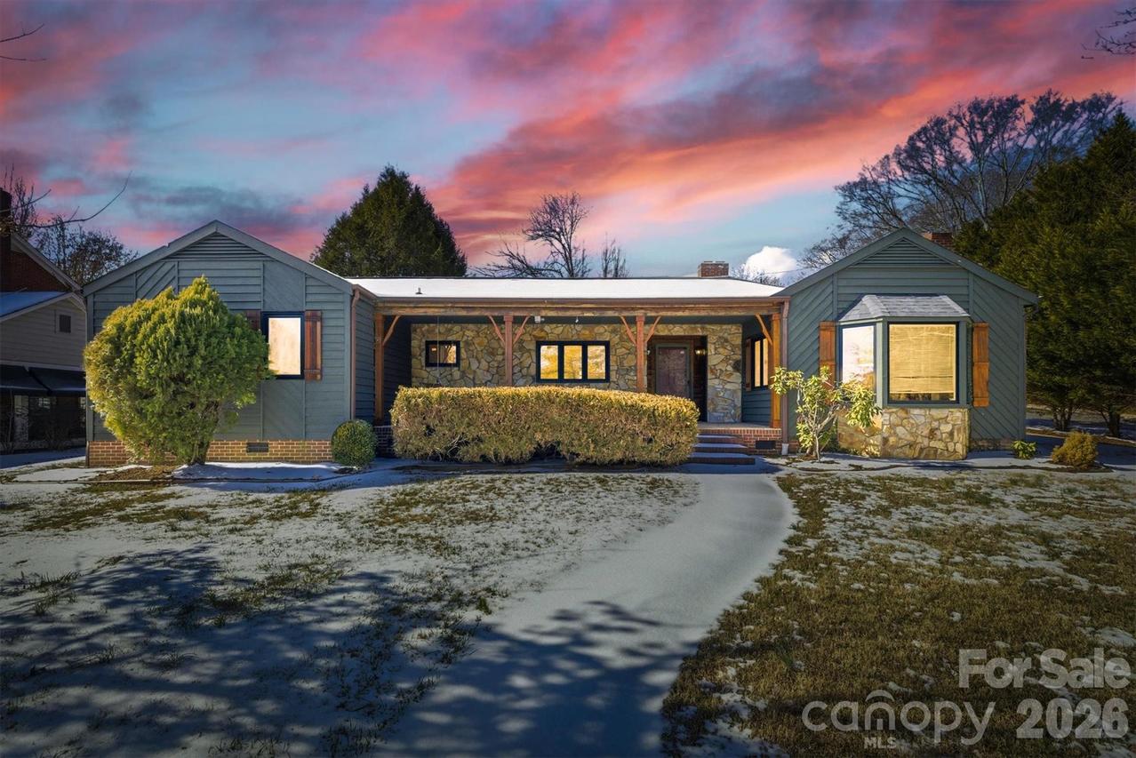 402 Pennton Ave., Lenoir, NC 28645