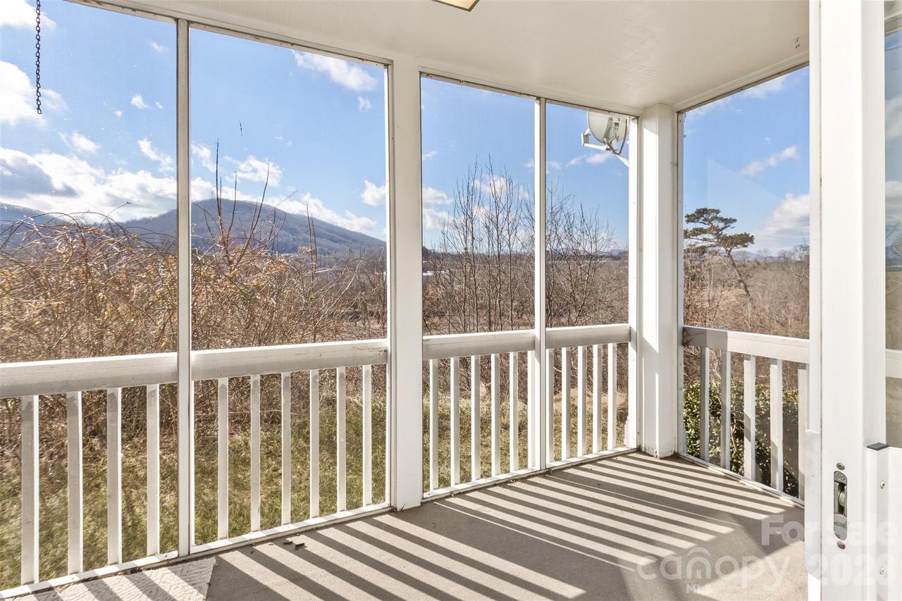 3305 Idle Hour Dr., Asheville, NC 28806
