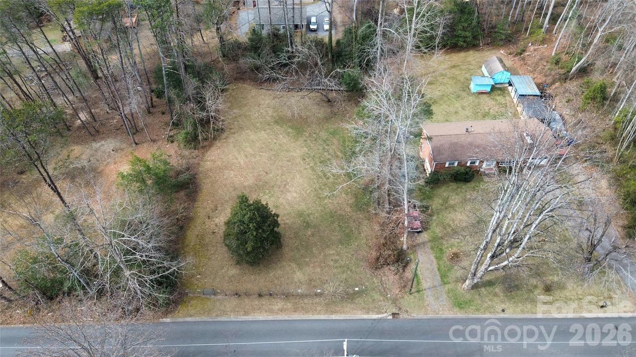 109 W College St., Black Mountain, NC 28711