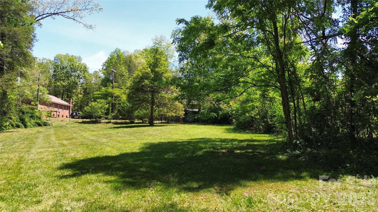 109 W College St., Black Mountain, NC 28711