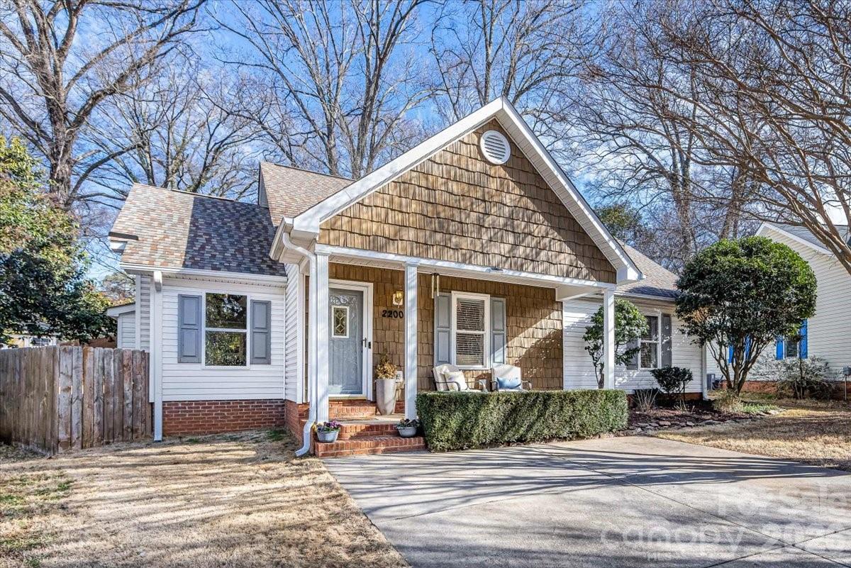 2200 Olde Chantilly Ct., Charlotte, NC 28205