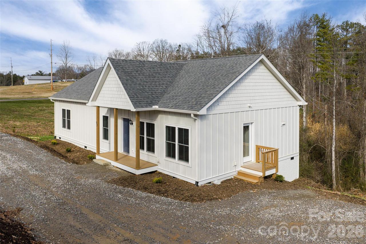 93 Locust Grove Rd., Weaverville, NC 28787