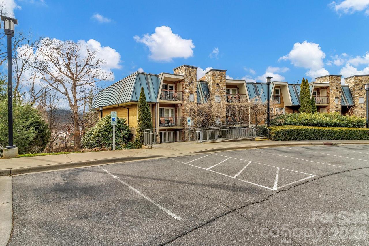 119 Bowling Park Rd., Asheville, NC 28803
