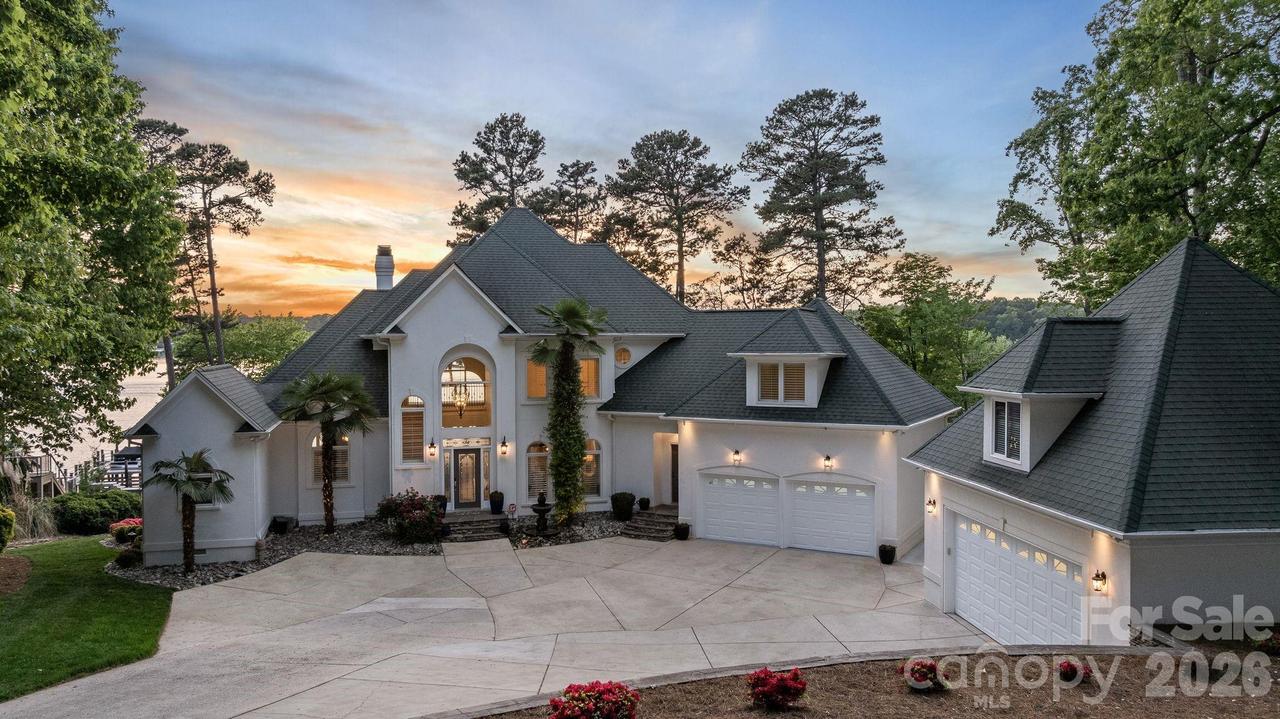 144 Mariner Pointe Ln., Mooresville, NC 28117